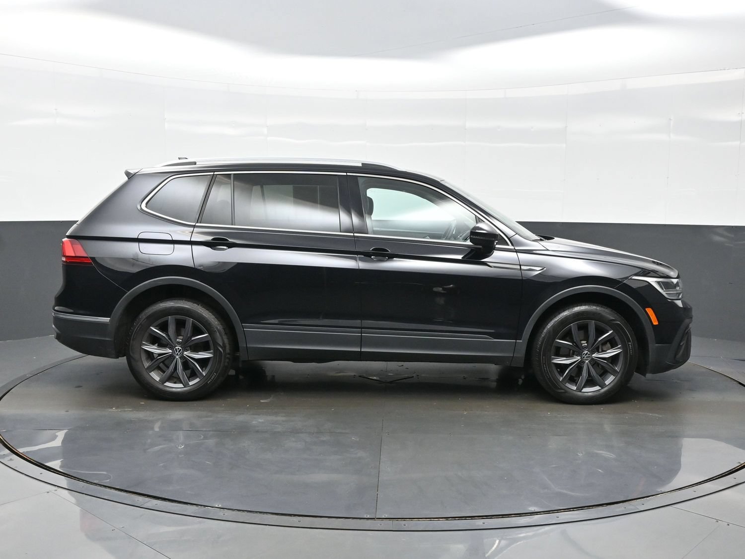 Used 2022 Volkswagen Tiguan SE AWD/4WD image 7