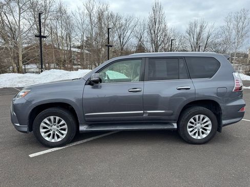 Used 2019 Lexus GX 460 image 2