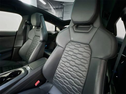 Used 2024 Audi e-tron GT Premium Plus image 11