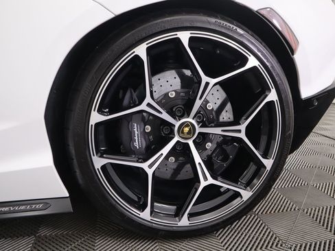 Used 2024 Lamborghini Revuelto AWD/4WD image 28