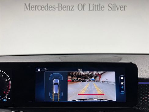 Used 2025 Mercedes-Benz GLB 250 4MATIC image 34