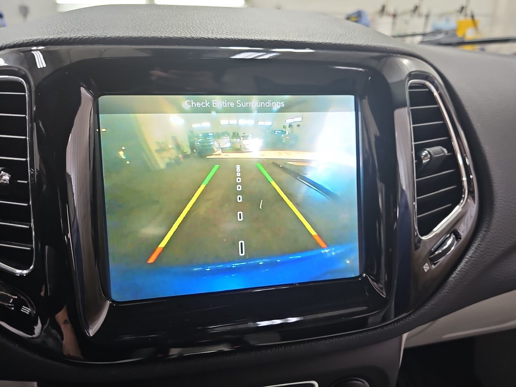 Used 2018 Jeep Compass Limited w/ Navigation Group AWD/4WD image 28