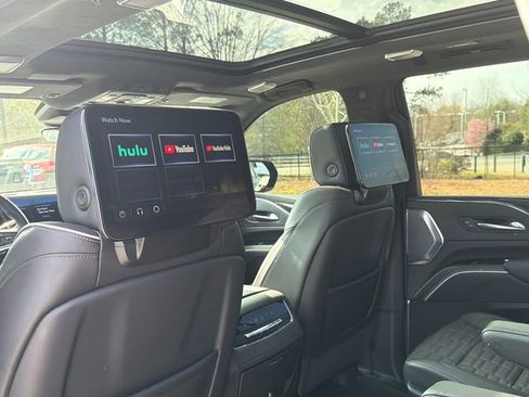 Used 2024 Cadillac Escalade Sport Platinum w/ LPO, ONYX Package image 23