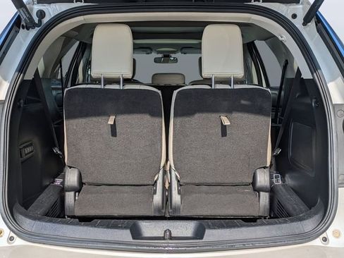 Used 2017 Ford Explorer Platinum image 12