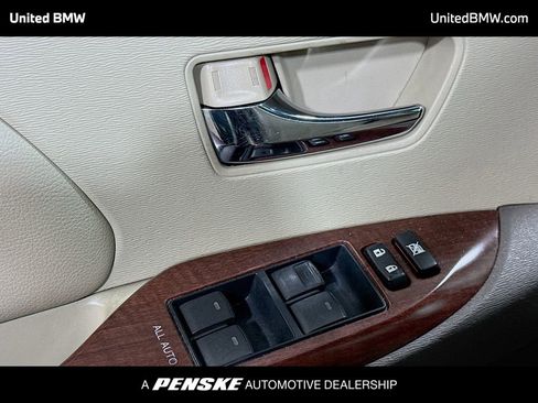 Used 2011 Toyota Sienna XLE image 3