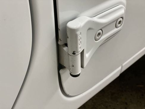 Used 2024 Jeep Wrangler Sahara image 33