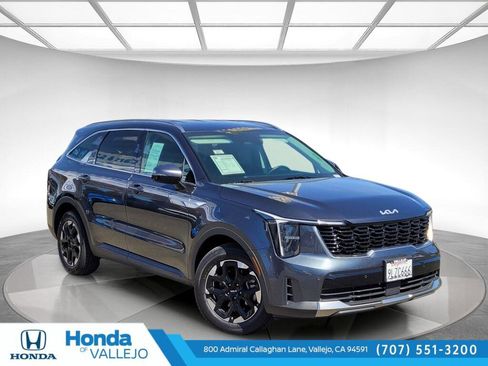 Used 2024 Kia Sorento S image 1