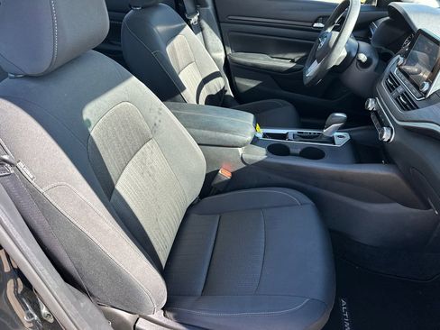 Used 2025 Nissan Altima 2.5 SV image 13