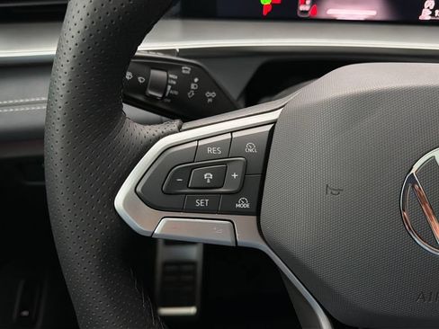 New 2026 Volkswagen Tiguan SE R-Line FWD image 22