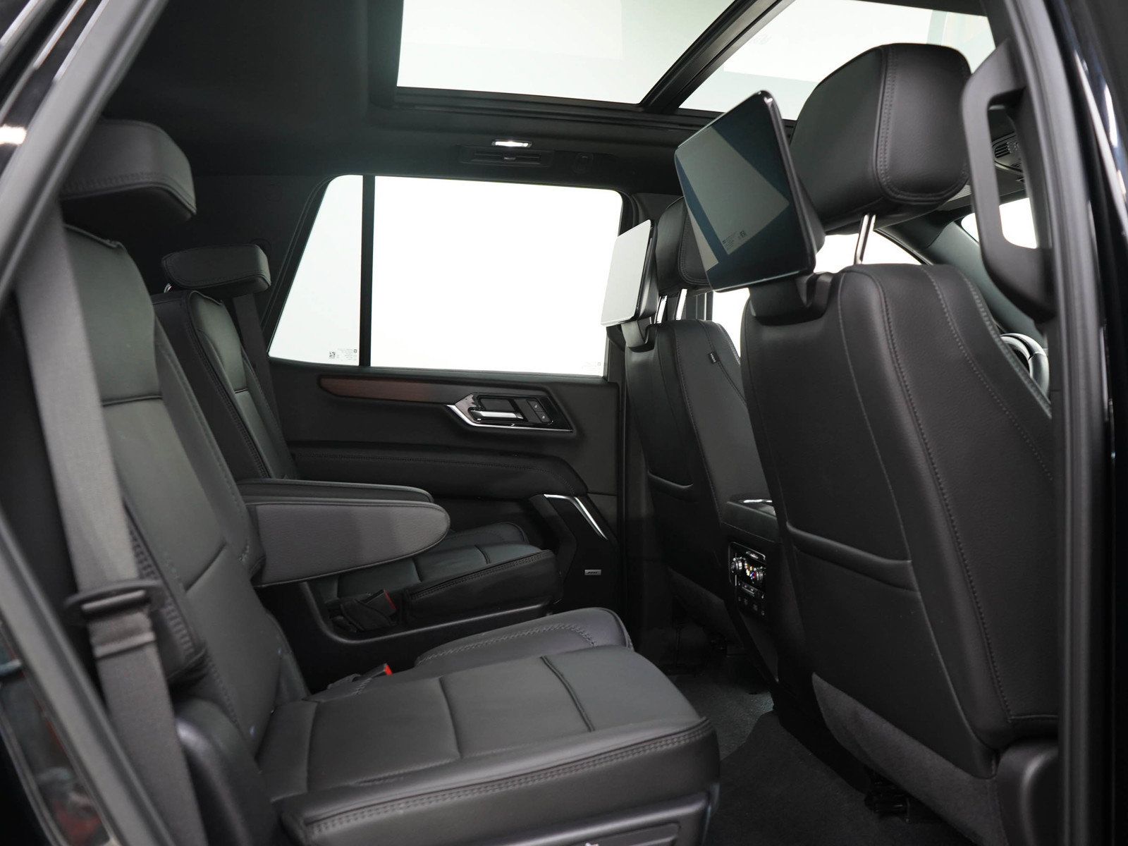 Used 2025 GMC Yukon Denali w/ Denali Reserve Package AWD/4WD image 14