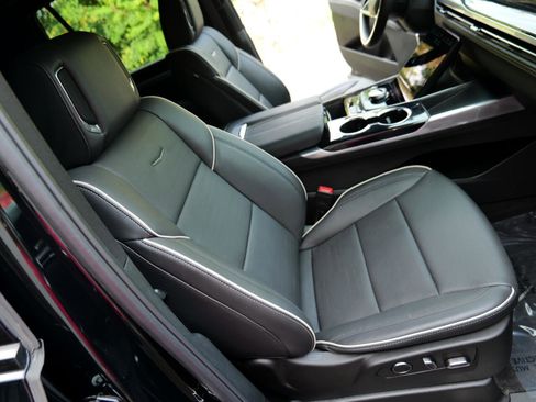 Used 2025 Cadillac Escalade Sport image 36