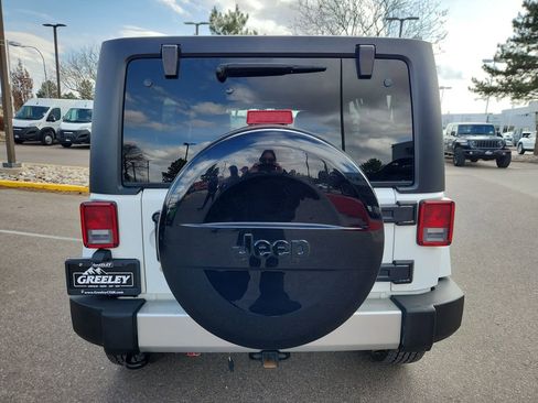Used 2018 Jeep Wrangler Unlimited Sahara image 11