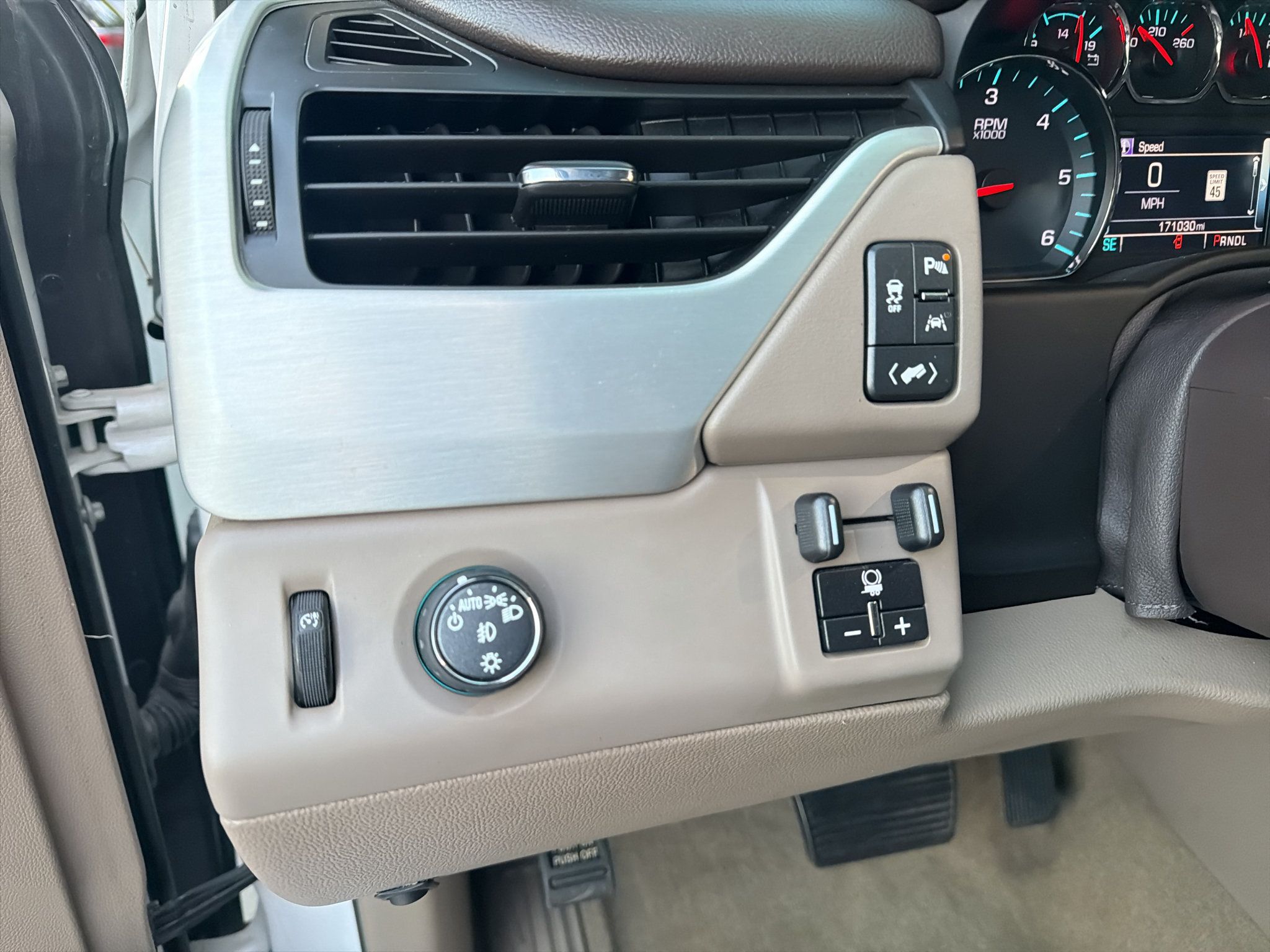 Used 2018 GMC Yukon SLT w/ Open Road Package RWD image 13