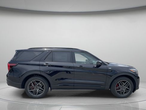 New 2026 Ford Explorer ST-Line w/ ST-Line Street Pack RWD image 2