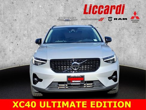 Used 2024 Volvo XC40 B5 Ultimate image 2