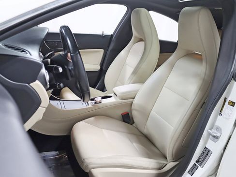 Used 2015 Mercedes-Benz CLA 250 CLA 250 image 21