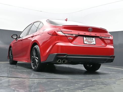 Used 2025 Toyota Camry SE image 39