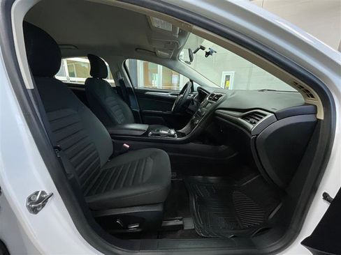 Used 2018 Ford Fusion SE FWD image 26