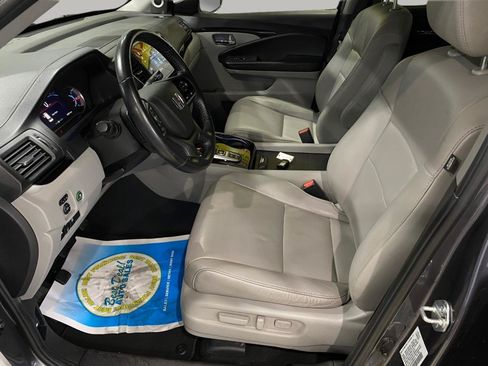 Used 2021 Honda Pilot Touring image 10