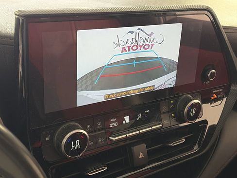 Used 2023 Toyota Highlander XSE FWD image 17
