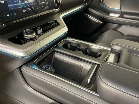 New 2025 Ford Expedition Max Platinum w/ Driver's Package image 21