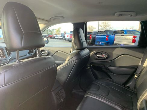 Used 2023 Jeep Cherokee Altitude Lux image 30