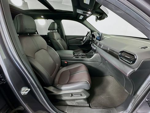 Certified 2025 Honda Pilot Black Edition image 28