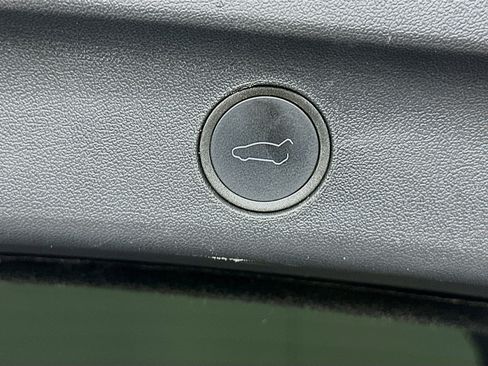 Used 2024 Tesla Model Y Performance image 28