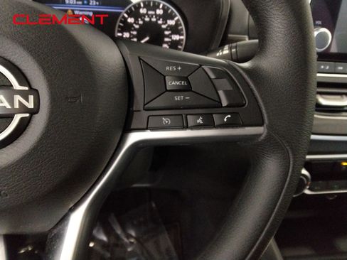 Used 2025 Nissan Altima 2.5 SV image 13