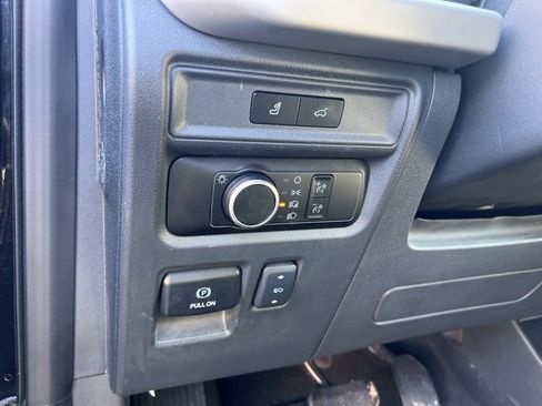 Used 2024 Ford Expedition XLT image 11