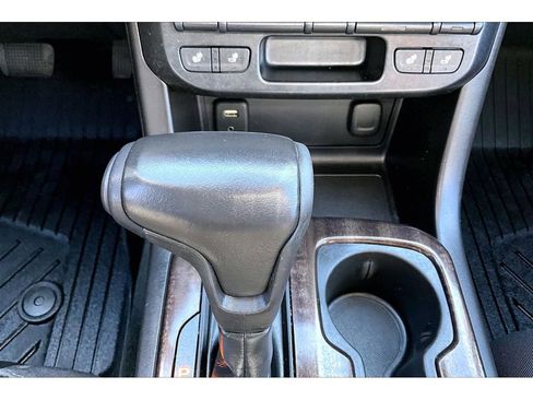 Used 2016 GMC Canyon SLT image 29