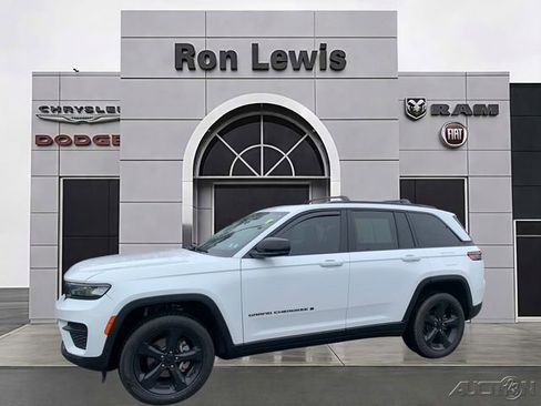 Used 2023 Jeep Grand Cherokee Altitude AWD/4WD image 1