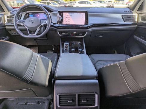 Used 2025 Volkswagen Atlas Cross Sport SE image 19