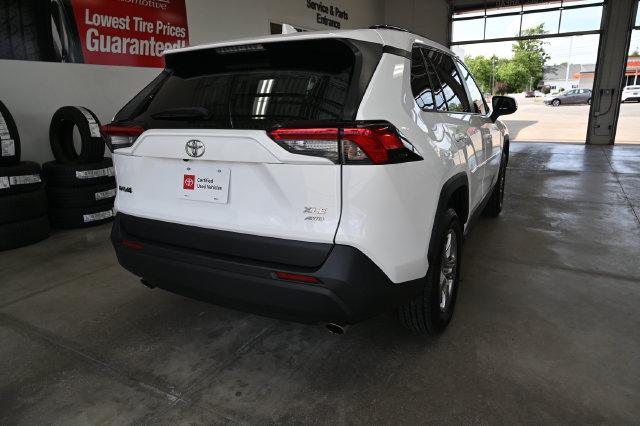 Used 2022 Toyota RAV4 XLE AWD/4WD image 6