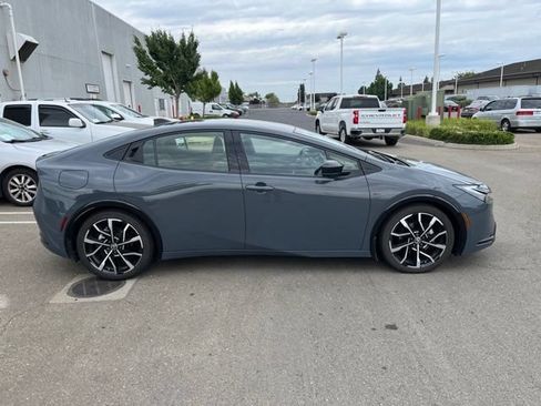 Used 2024 Toyota Prius Prime Premium w/ Advanced Technology Package FWD image 4
