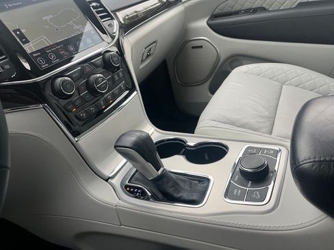 Used 2021 Jeep Grand Cherokee Summit AWD/4WD image 34