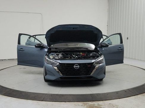 Used 2025 Nissan Sentra SR FWD image 11