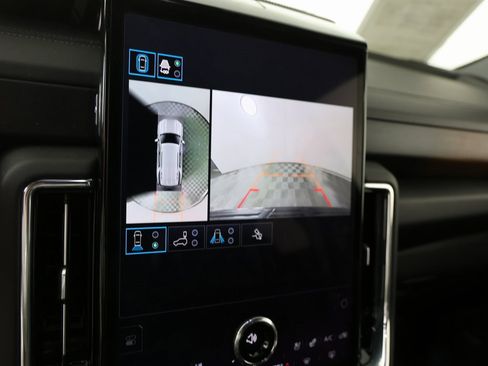 Used 2025 GMC Yukon Denali w/ Sun & Power Step Package image 7