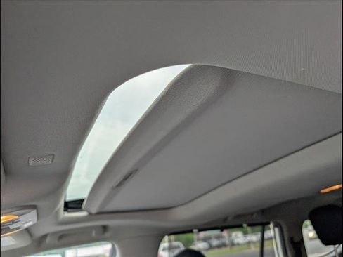 Used 2020 Toyota Highlander Limited image 14