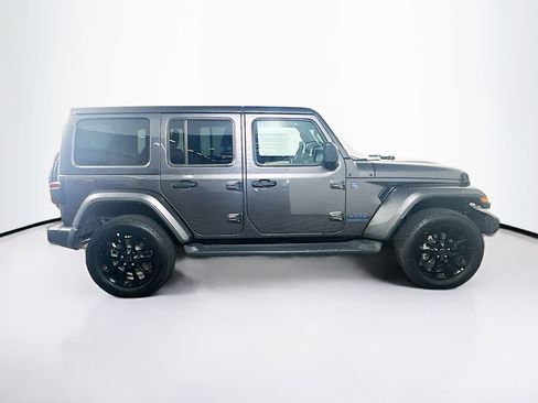 Used 2025 Jeep Wrangler Sahara image 10