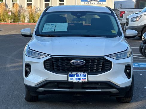 Used 2024 Ford Escape SE image 9