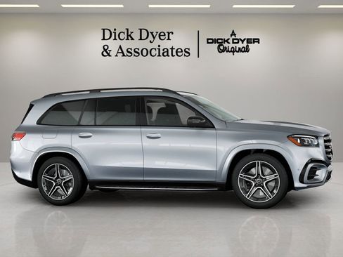 Used 2025 Mercedes-Benz GLS 450 4MATIC image 3
