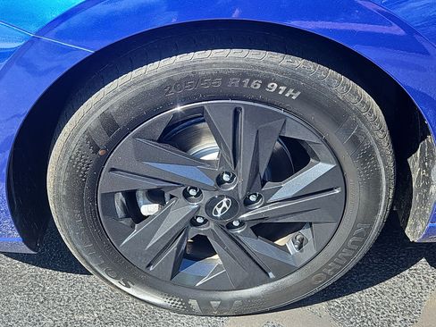 Used 2021 Hyundai Elantra SEL w/ Convenience Package FWD image 4