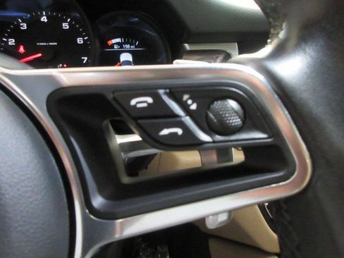 Used 2019 Porsche Macan image 20