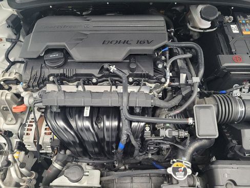 Used 2024 Hyundai Elantra SE FWD image 30