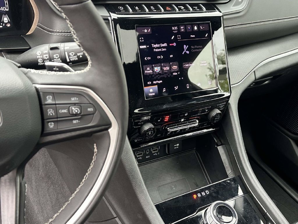 Used 2025 Jeep Grand Cherokee L Altitude AWD/4WD image 3