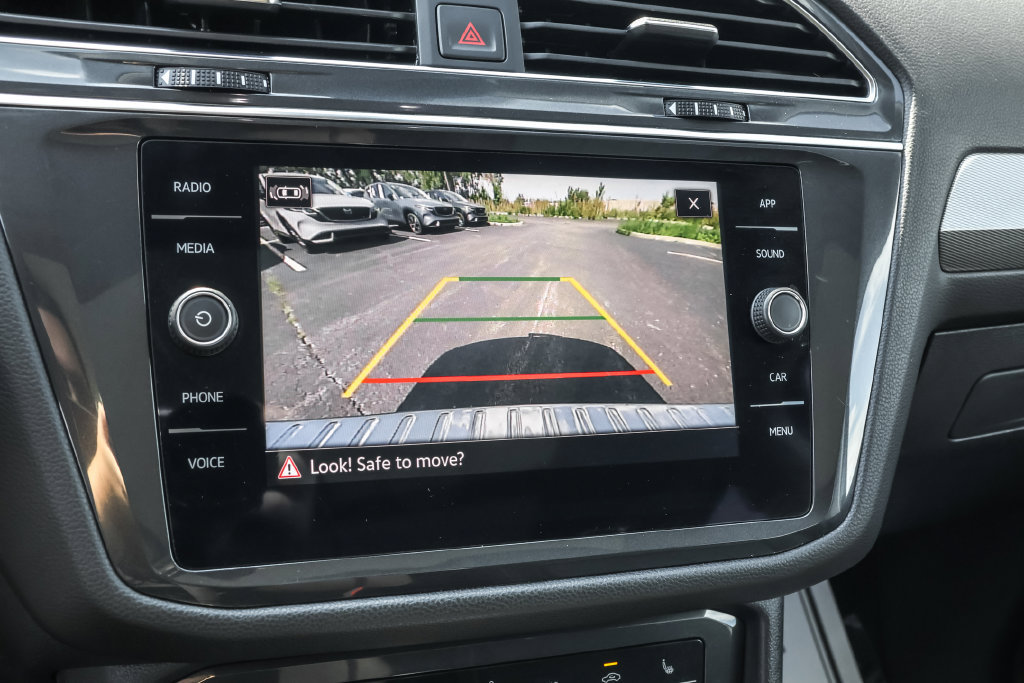 Used 2023 Volkswagen Tiguan SE w/ Panoramic Sunroof Package AWD/4WD image 7