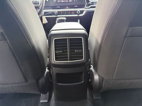 Used 2025 Kia Sportage LX FWD image 21
