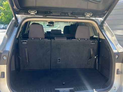 Used 2025 Toyota Highlander LE FWD image 30