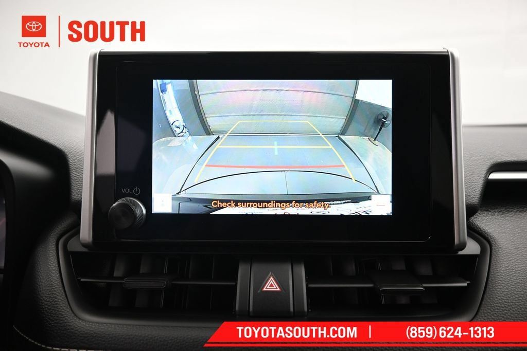 Used 2025 Toyota RAV4 XLE AWD/4WD image 17